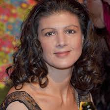 Ab den frühen 1990er jahren hatte sie maßgebliche funktionen in verschiedenen vorstandsgremien der pds inne. Sahra Wagenknecht Brigitte De