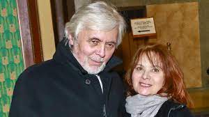 Josef abrhm born december 14 1939 in zln is a czech film and theatre actor in 19651982 he was one of the leading actors of the drama club in prague and. Nemocny Abrham Po Smrti Manzelky Utekl Z Jejich Vily Kolegove Se Boji Sip