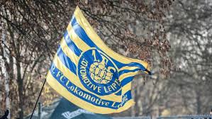 Lok leipzig will vor plüschschweinen spielen. Lokomotive Leipzig Verein Entlasst Trainer Nach Hitlergruss Gruppenfoto Archiv
