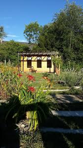 Dieses Kleine Gartenhaus Ist Eines Unserer Schonsten Funde Diese Woche Gemutlichkeit Und Ruhe Strahlt Die Kleine Oase Aus Entdecke Noch Garten Gartenhaus Und Garten Terrasse