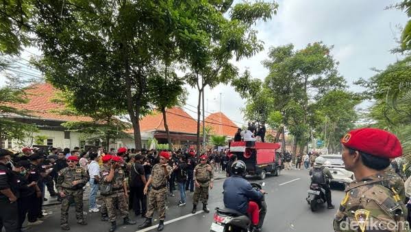 Eksekusi Rumah di Jalan Dr. Soetomo Surabaya Dibatalkan, Massa GRIB Jaya Jatim Bubarkan Diri