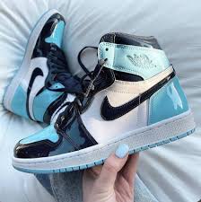 𝐒𝐁𝐓 𝐒𝐓𝐘𝐋𝐄 C On Instagram Air Jordan 1 Unc Patent Compralas Ya En Www Sbtstylewear Com Link En B In 2020 Jordan Shoes Girls Shoes Sneakers Nike Hype Shoes