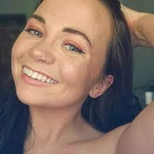 Shannon Boos's Instagram, Twitter & Facebook