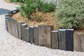 Resultat De Recherche D Images Pour Piquet En Ardoise Bois Jardin Bordure Jardin Bois Decoration Jardin Decoration Jardin Exterieur