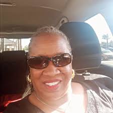 Orange Creamsicle Ice Cream Cake! 🧡🧡 Tastes just like an Orange  Creamsicle!!! Soo Good! 🙋‍♀️😍 Get the Recipe now: ⭐  https://myincrediblerecipes.com/best-top-recipes-of-2016/