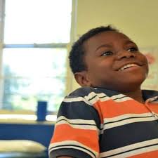 Senyum Lebar Edward Akhirnya Bisa Jalan Tanpa Andalkan Kursi Roda