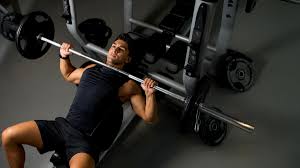 Ein flacher oder austrainierter bauch ist heute ein inbegriff für körperliche fitness. Training Fur Oberarme Bauch Und Brustmuskeln