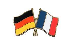 Le drapeau allemand connaitra des destitutions et des périodes de gloire selon les conflits qui enfin, en 1949 le drapeau reprend ses couleurs originelles et devient le symbole des deux allemagne. Allemagne France Pin S Drapeaux Croises