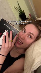 RAISE YOUR HAND IF ITS BEST ✋ I literally can’t sleep if Col doesnt read  Twilight to meeeee 😇 #twilight #forever