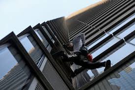 5,746 likes · 187 talking about this. Inkl French Spiderman Alain Robert Sparks Major Police Operation And Is Arrested After Scaling London S Heron Tower Evening Standard