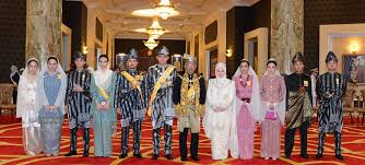 Dymm sultan salahuddin abdul aziz dan dymm tuanku siti aishah. Kenali Kerabat Diraja Malaysia Yang Mungkin Tidak Diketahui Ramai
