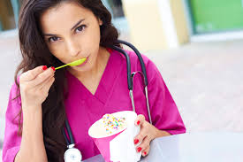 Healthy Eating Tips for Nurses & Doctors Who Work Long Hours