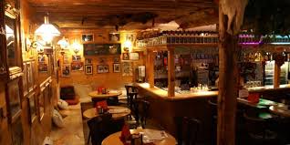 The American Way Of Life Is Still A Dream For Many People But At Least Where The Food Is Concerned You Wi Western Saloon Amerikanisches Essen Lecker Burger