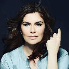 Amanda Lamp's Instagram, Twitter & Facebook