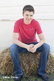Meet Jonathan And Family 8th Grade Portraits Kids Photoshoot Boy Poses Graduation Photoshoot