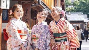 Kebaya misalnya, pakaian khas indonesia ini merupakan salah satu pakaian tradisional yang terkenal di dunia. Ini Beda 4 Pakaian Tradisional Khas Jepang Yang Sekilas Mirip Kimono Tribunnews Com Mobile