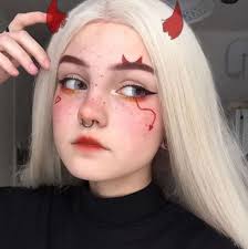 The look is glamorous so feeling like a glam zombie. Pin On Halloween Ecemella