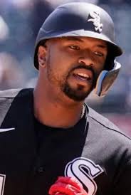 Devers y Severino donan útiles escolares a niños