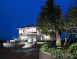 This is the bike that was at least partly responsible for rossi's defection to yamaha if his autobiography is to be believed. Villa Claudia Resort Tavullia Pesaro E Urbino Buchen Sie Jetzt