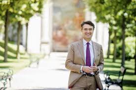 È mancato ieri Angelo Maramai, già nostro Direttore Generale durante molti  e floridi anni. Il FAI piange la sua scomparsa, perché è stato un Direttore  Generale che ha segnato la nostra storia.