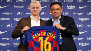 Spain's la liga is investigating whether a party organised by barcelona players at their captain monday's meal brought together barca players, some accompanied by their partners, at. Omg Van De Beek Joins Barcelona Latest Transfer News Summer 2020 21 Donny Van De Beek Youtube