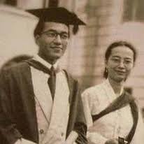 Mahathir bin mohamad is a malaysian politician, statesman, author, and doctor who served as the 4th and 7th prime minister of malaysia from. 5 Perkara Mengagumkan Pasal Tun Dr Siti Hasmah Yang Korang Mungkin Tak Tahu Soscili