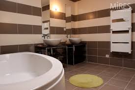 Achat meuble salle de bain a prix discount. Salle De Bains Rayee Marron Beige C0553 Mires Paris