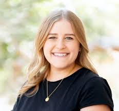 Shelly Brewster's Instagram, Twitter & Facebook