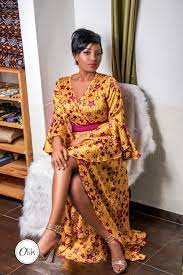 Robe Longue Couper A La Taille Avec Des Manches 3 4 Volant Couper A La Taille Legerement African Maxi Dresses African Fashion Latest African Fashion Dresses