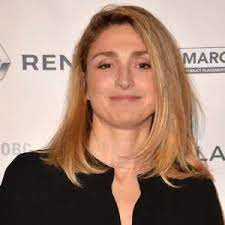 Julie is the daughter of anne ellisabeth sylvie (faure) and brice gayet, a professor and head of gastric surgery. Julie Gayet Birthday Real Name Age Weight Height Family Dress Size Contact Details Spouse Husband Bio More Notednames