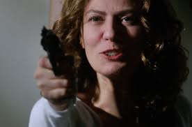 A Favorita: Lara atira sem dó em Flora após a vilã deixar Zé Bob entre a  vida e a morte