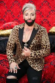 Ausgefallene produkte von designer harald glööckler, wie barockes porzellan, extravagante teppiche, tagesdecken, fußmatten, uvm. Harald Gloockler Steckbrief News Bilder Gala De