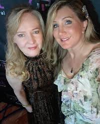 At the opal Queen Gala in @lightningridge two Melbournians having fun with  Sue