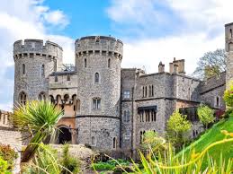 The majestic st georges chapel which windsor is accessible via the m3, m4, m25 and m40 drive time from london is 40 minutes. 6 Weird And Wonderful Facts About Windsor Castle City Wonders