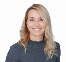 Danielle Raynor's Instagram, Twitter & Facebook