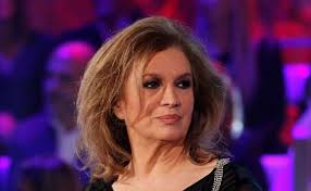 Leggendo questo profilo biografico puoi conoscere anche la bibliografia, la discografia, l'età e la data in cui iva. Iva Zanicchi Confessa Forza Italia Mi Ha Ucciso Ammazzato Che Brutta Fine Le Ha Fatto Fare La Politica Libero Quotidiano