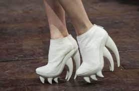 This article was posted in rêve and tagged abîmer, chat, le chat, parquet, rayure. Tooth Shoes Chaussure Je M En Fous