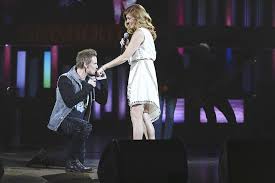 Riley smith is an immensely talented actor whose body of work comes to life in diverse roles across television and film. Nashville Photo Connie Britton Riley Smith 330 Sur 808 Allocine
