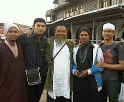 Setelah acara ta'lim selesai, acara selanjutnya adalah diisi oleh mas sakti, bukan dengan bermain gitar, tetapi dengan sedikit nasehat dan cerita beliau sehingga beliau memutuskan hengkang dari grup sheila on 7 dan fokus untuk hidup di jalan da'wah dan mengamalkan agama secara benar. Masih Ingat Dengan Sakti Ex Gitaris Sheila On 7 Ini Cerita Saya Saat Bertemu Dengannya Kompasiana Com