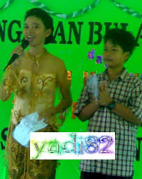 Kelompok paduan suara memasuki tempat 2. Contoh Teks Pembawa Acara Perpisahan Pelajaran Bahasa Indonesia Di Jari Kamu