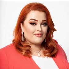 Georgina Graves's Instagram, Twitter & Facebook