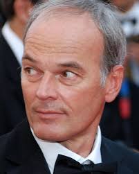 Au milieu des années 80, il commence à écrire des sketches pour des humoristes de renom, . Laurent Baffie Unifrance
