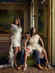 La somiglianza tra le due nella foto è effettivamente impressionate. Elle France X Riccardo Tisci Bella Hadid And Carla Bruni Patricia Mcmahon Photography