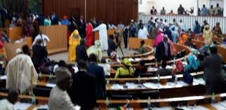 Последние твиты от assemblée nationale (@assnatsn). Senegal Une Bagarre Eclate A L Assemblee Nationale Video