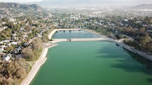 Is it safe to hike silver lake reservoir alone? The Silver Lake Reservoir Is Looking A Little Green But Ladwp Says It S Fine South Florida Sun Sentinel
