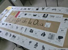 Pues sí, gracias al juego de la oca, hemos inaugurado una nueva etapa de juegos de mesa (o más bien de alfombra) en casa. Pin De Laura En Ocas Literarias Matematicas De Primer Grado Juegos Primeros Grados
