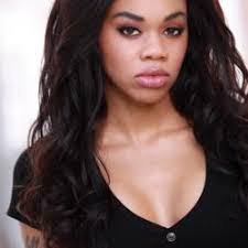 Alex Lashell's Instagram, Twitter & Facebook