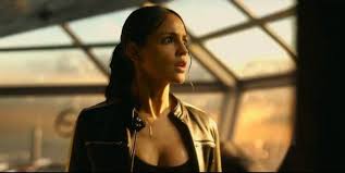Kadenang ginto actress beauty gonzalez broke her silence on the rumored breakup that happened between ellen adarna and john lloyd cruz. Godzilla Vs Kong Eiza Gonzalez Shares Behind The Scenes Photos In Honor Of Movie S Release