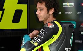 I was already a big fan of lewis before, but now even more. Valentino Rossi Jalani Debut Bersama Petronas Yamaha Sport Bisnis Com