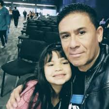 Pues aquí estoy cariño buenas noches princesa hermosa que descanses y  dulces sueños mi reyna